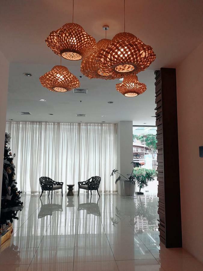 Lustra Studio Davao City Buitenkant foto
